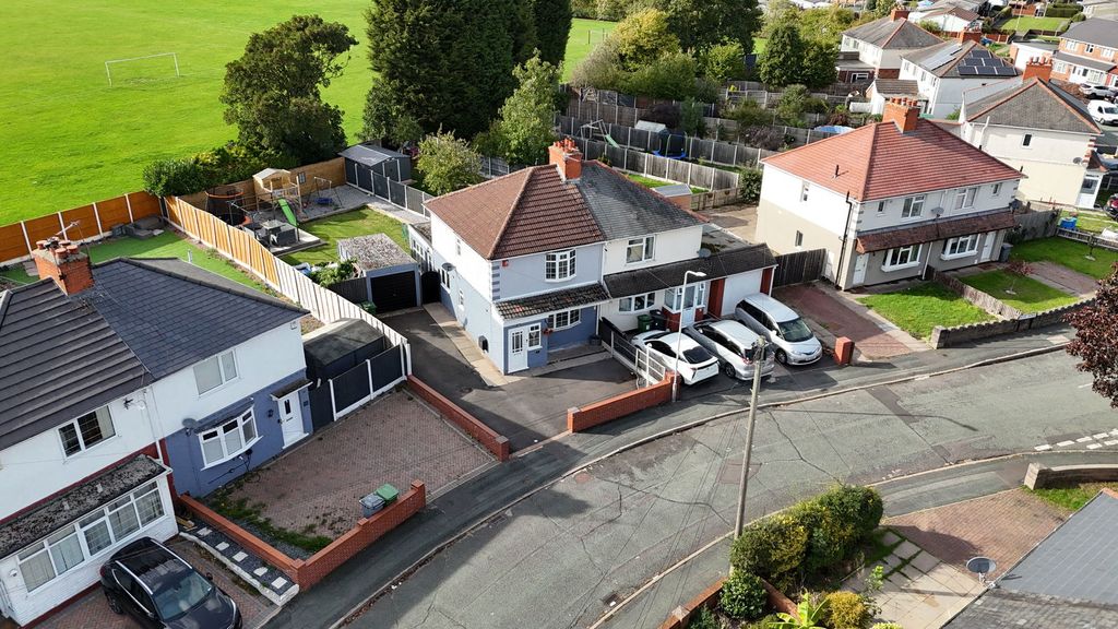 Property photo 2 of 32