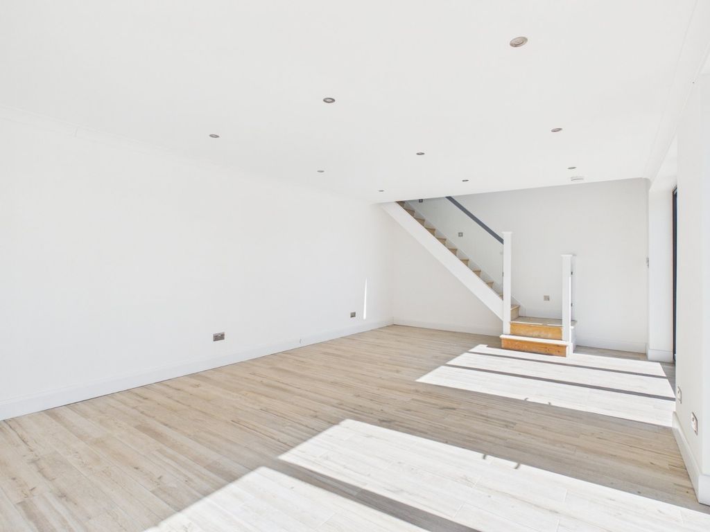 Property photo 3 of 27 Picture No. 07