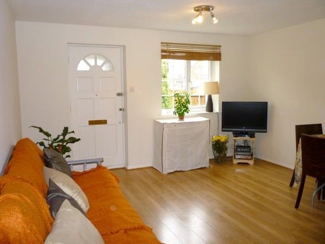 Property photo 1 of 6 27 College Gardens Wandsworth Common, Sw17 7Uf