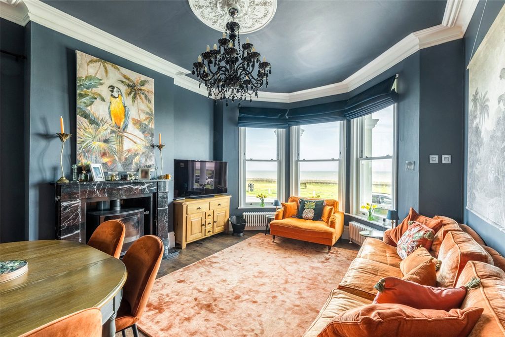 Property photo 2 of 19 Sitting Room