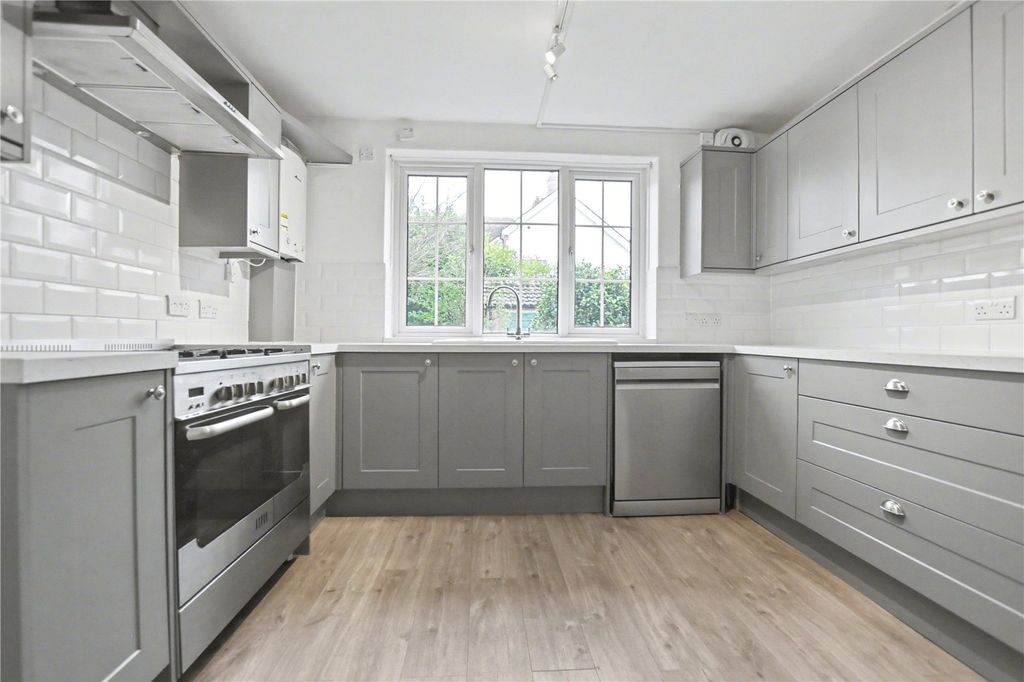 Property photo 2 of 24 Picture No. 30