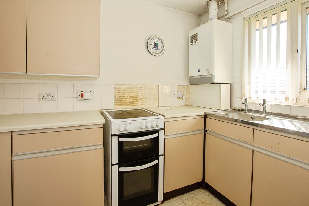 Property photo 3 of 9 Kitchen