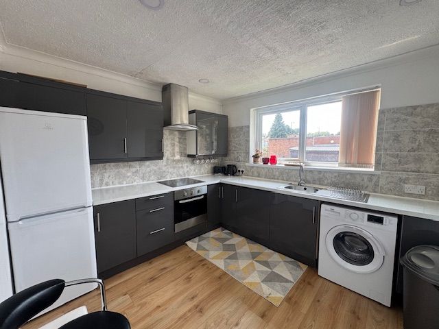 Property photo 2 of 10 Kitchen