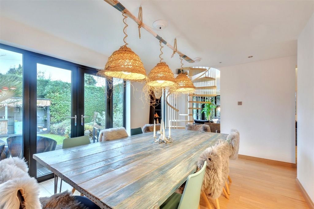 Property photo 3 of 33 Dining Area_4.Jpeg