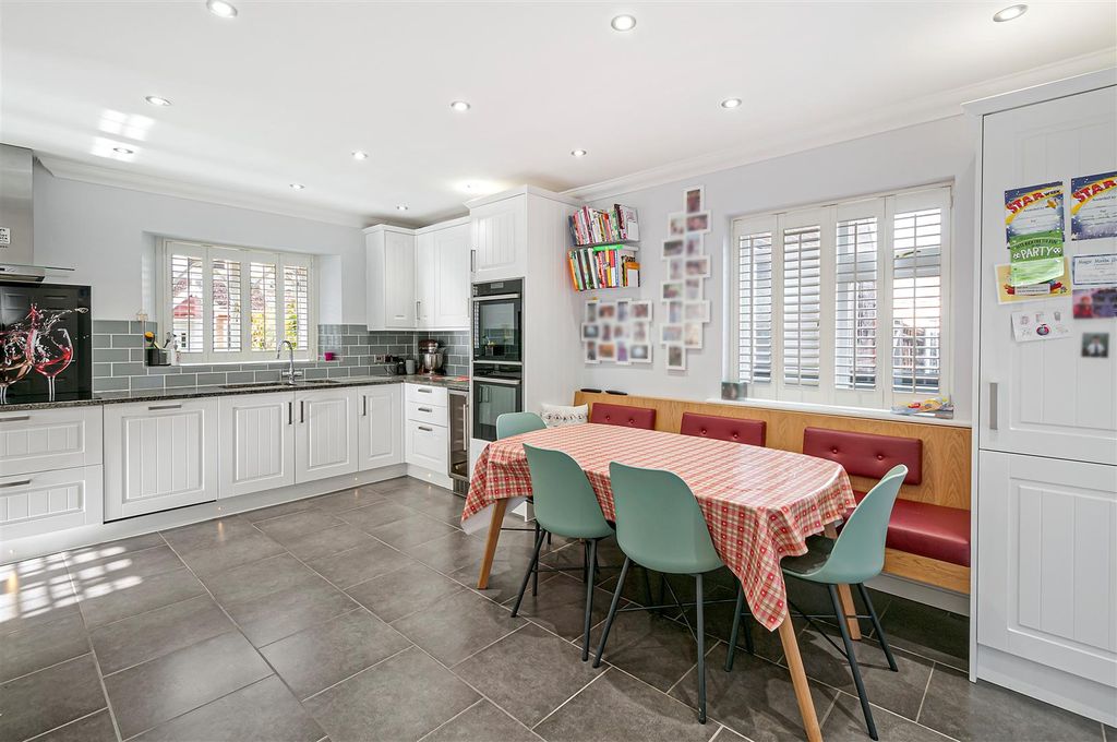 Property photo 3 of 21 4