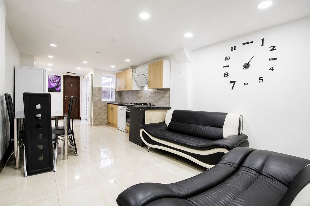 Property photo 3 of 20 Open Plan Kitchen/ L
