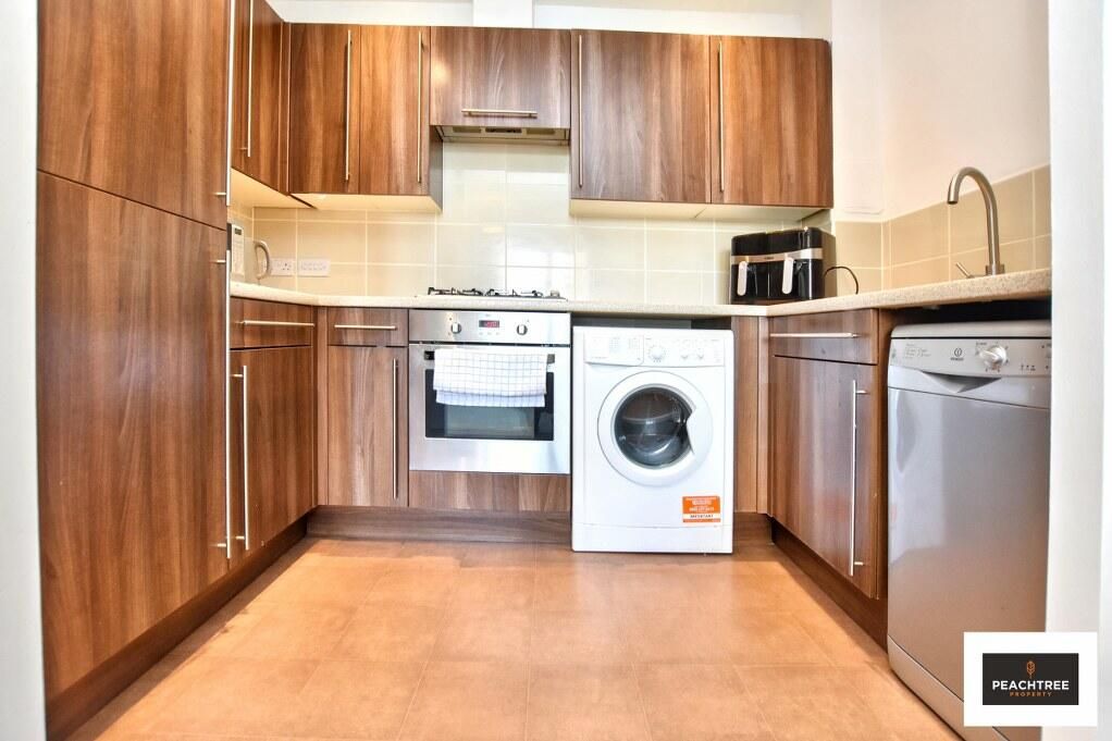 Property photo 3 of 12 Kitchen