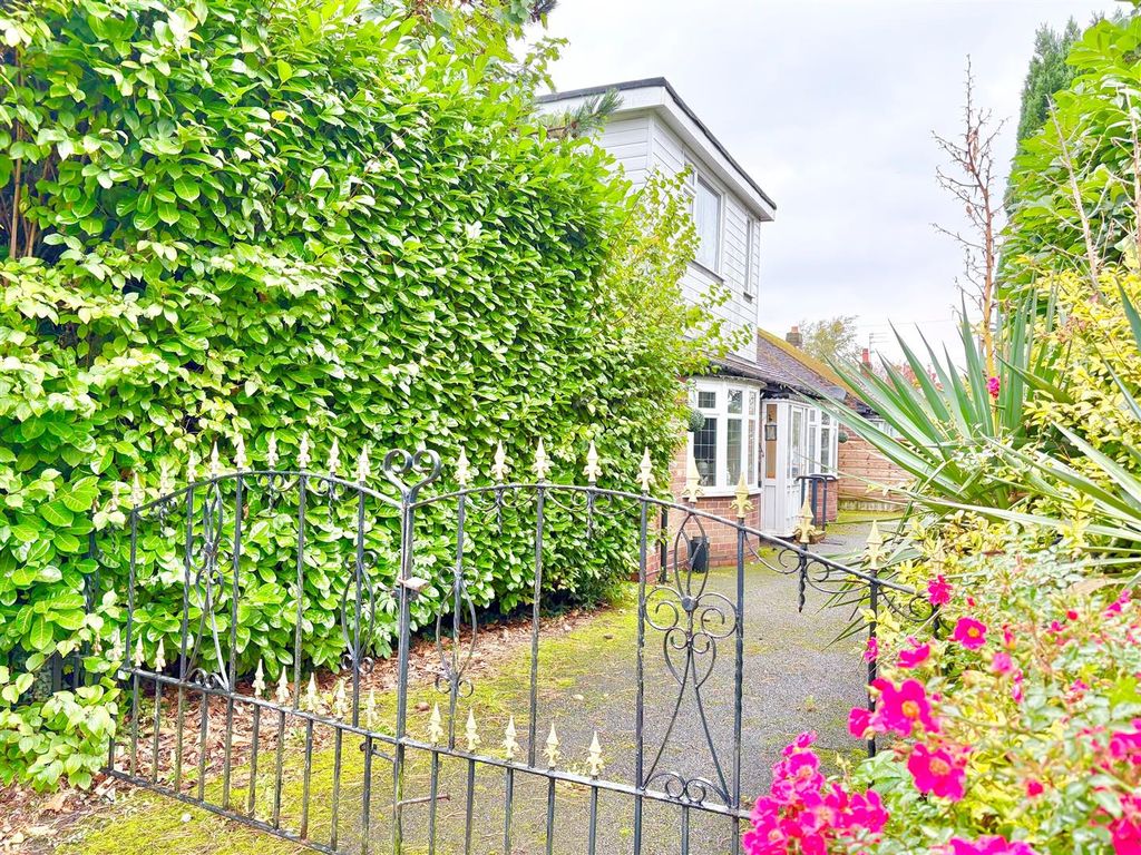 Property photo 2 of 13 Entrance.Jpg