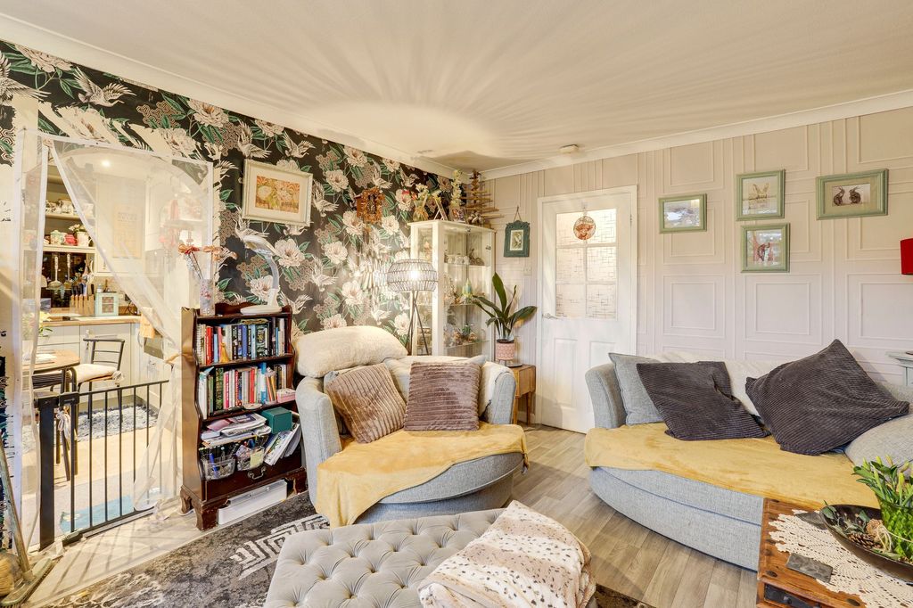 Property photo 2 of 15