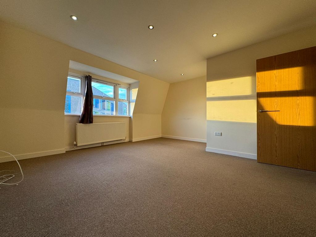 Property photo 2 of 12 Image