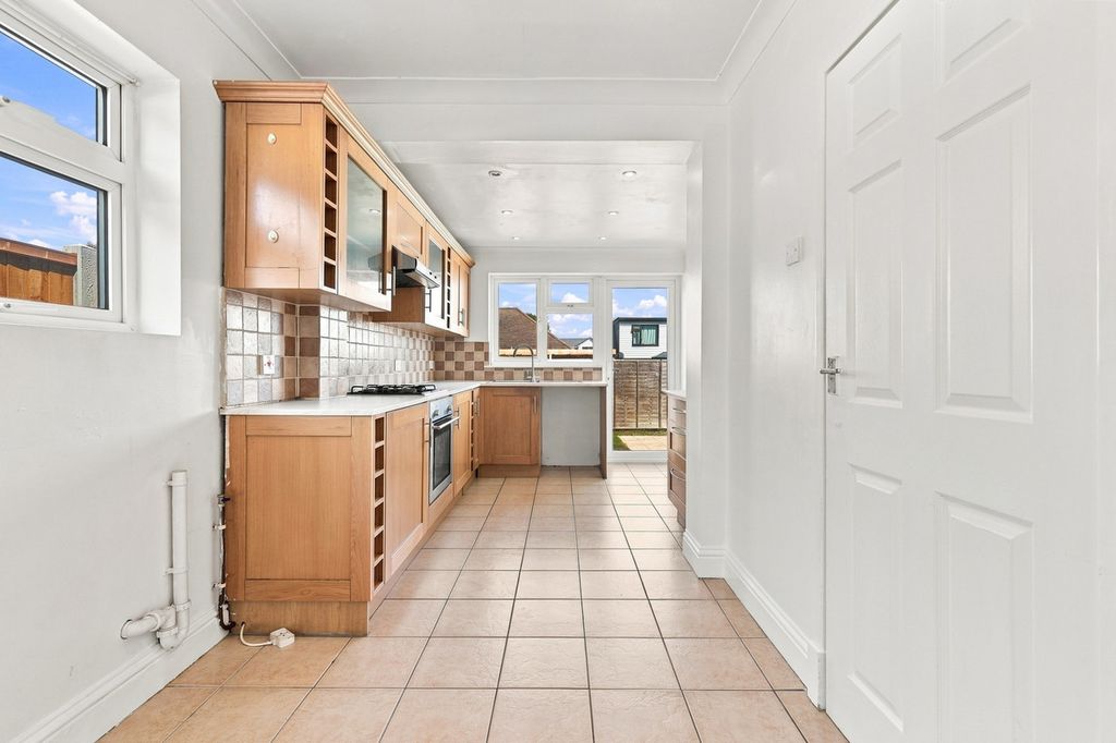Property photo 2 of 20