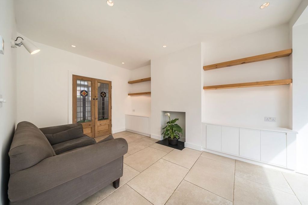 Property photo 3 of 19