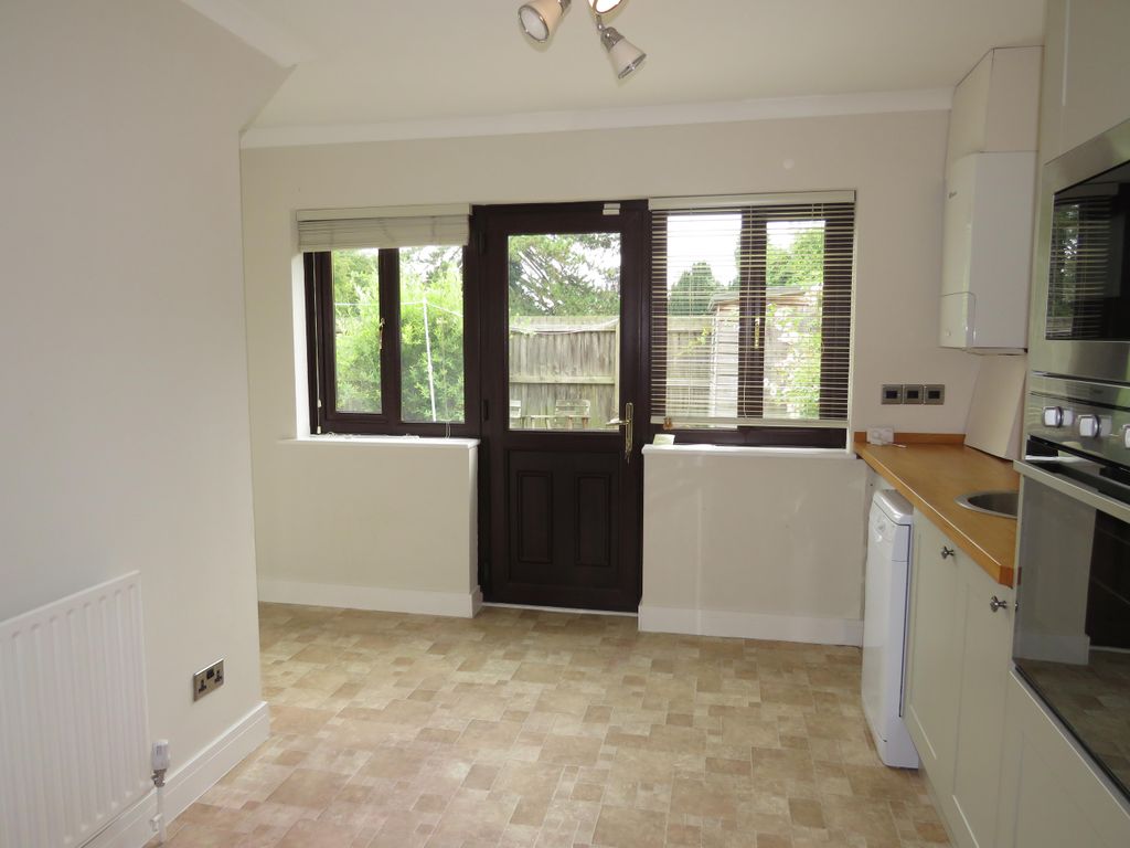 Property photo 3 of 10 Kitchen