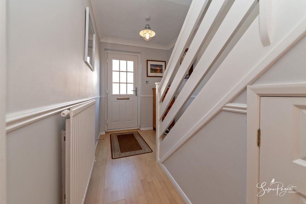 Property photo 3 of 19 Entrance Hall