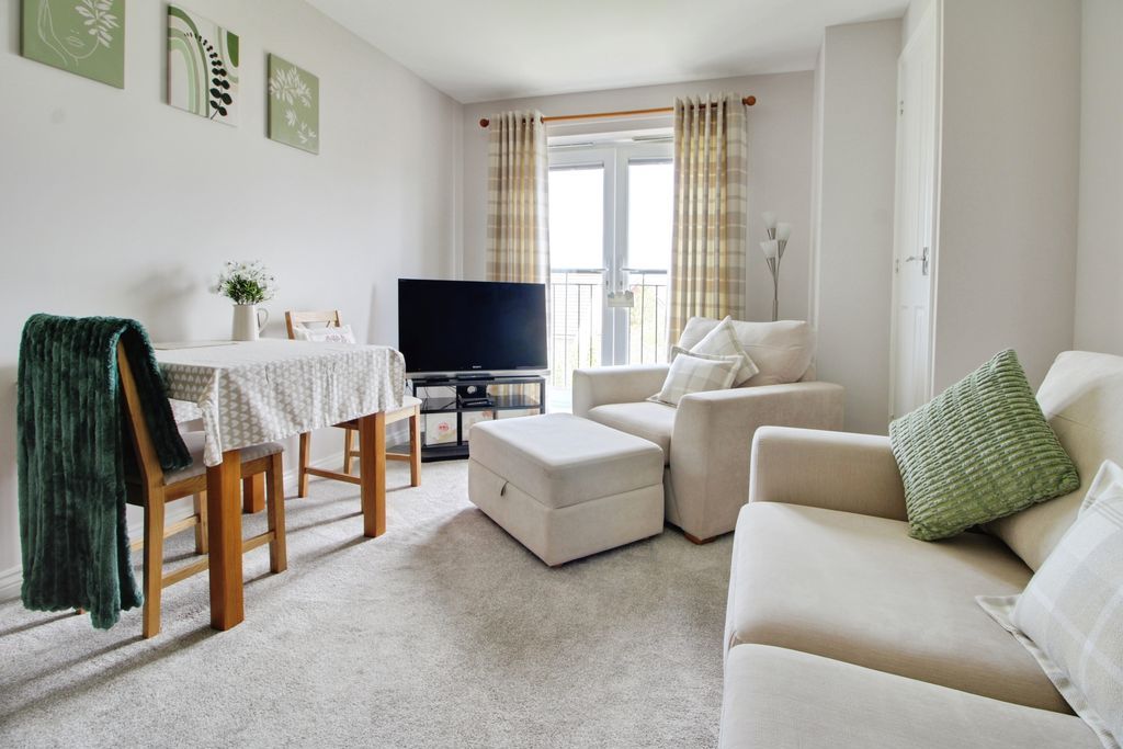 Property photo 3 of 9 Photo 8