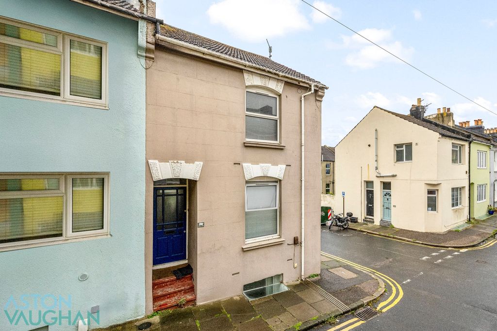 Property photo 3 of 19 5000235