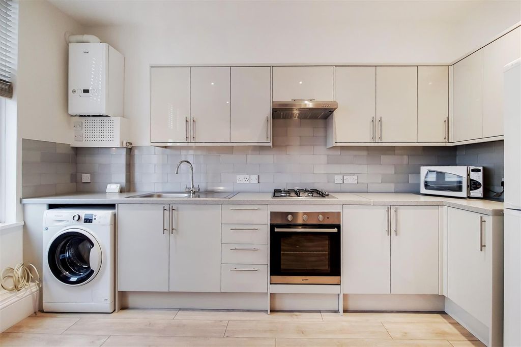 Property photo 3 of 8 3_Kitchen Reception-2.Jpg