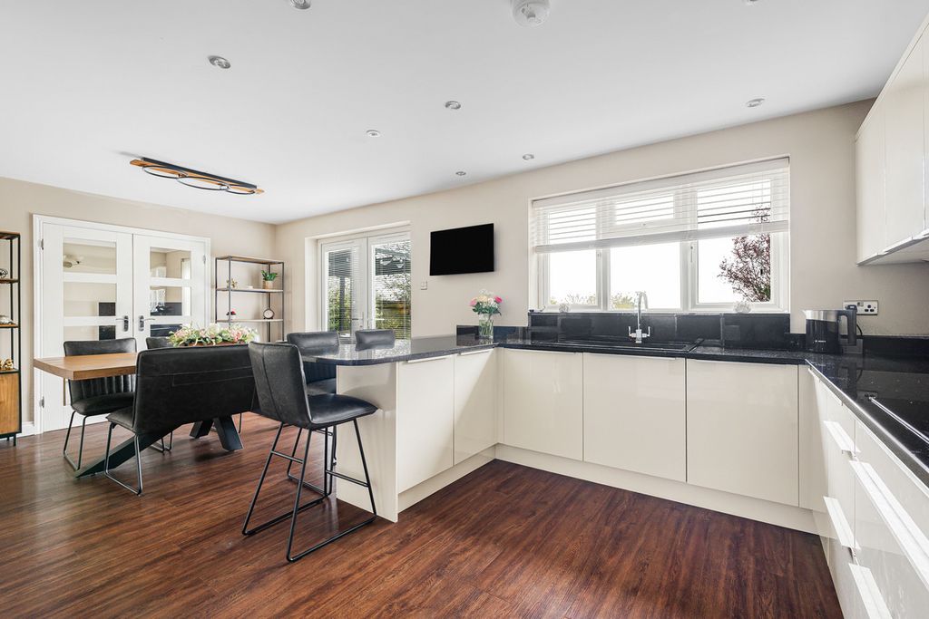 Property photo 2 of 48