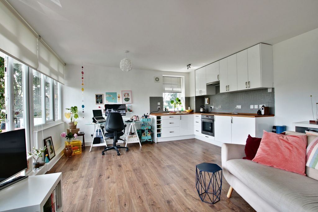 Property photo 3 of 14 1598813
