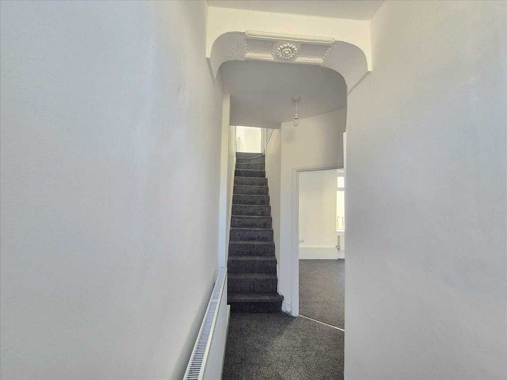 Property photo 3 of 18 Hall