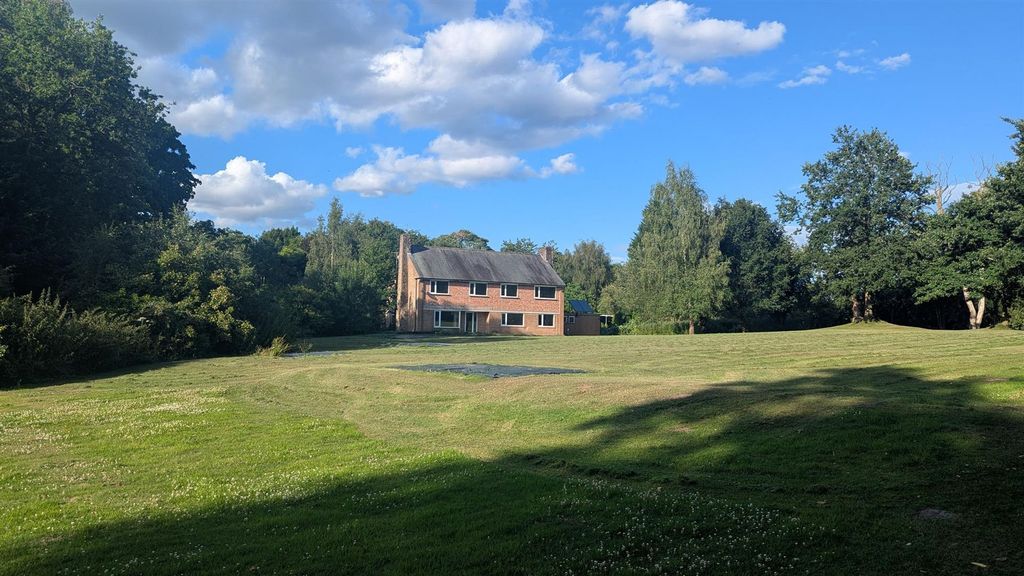 Property photo 1 of 15 Whitelands.Jpg