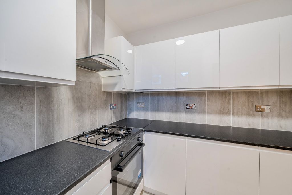 Property photo 3 of 16 Picture No. 24