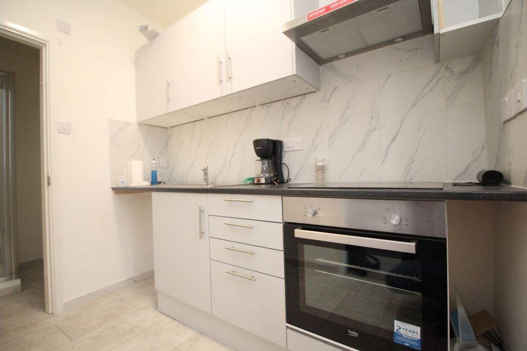 Property photo 3 of 5 Kitchen