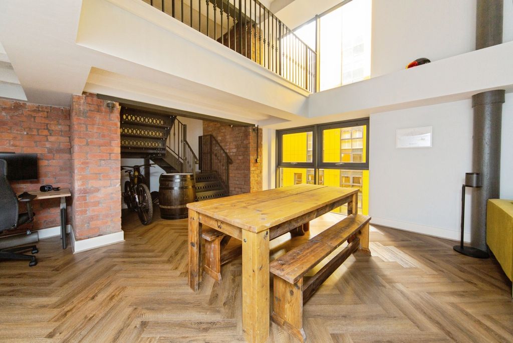 Property photo 3 of 19 Pbox-Img.Jpg