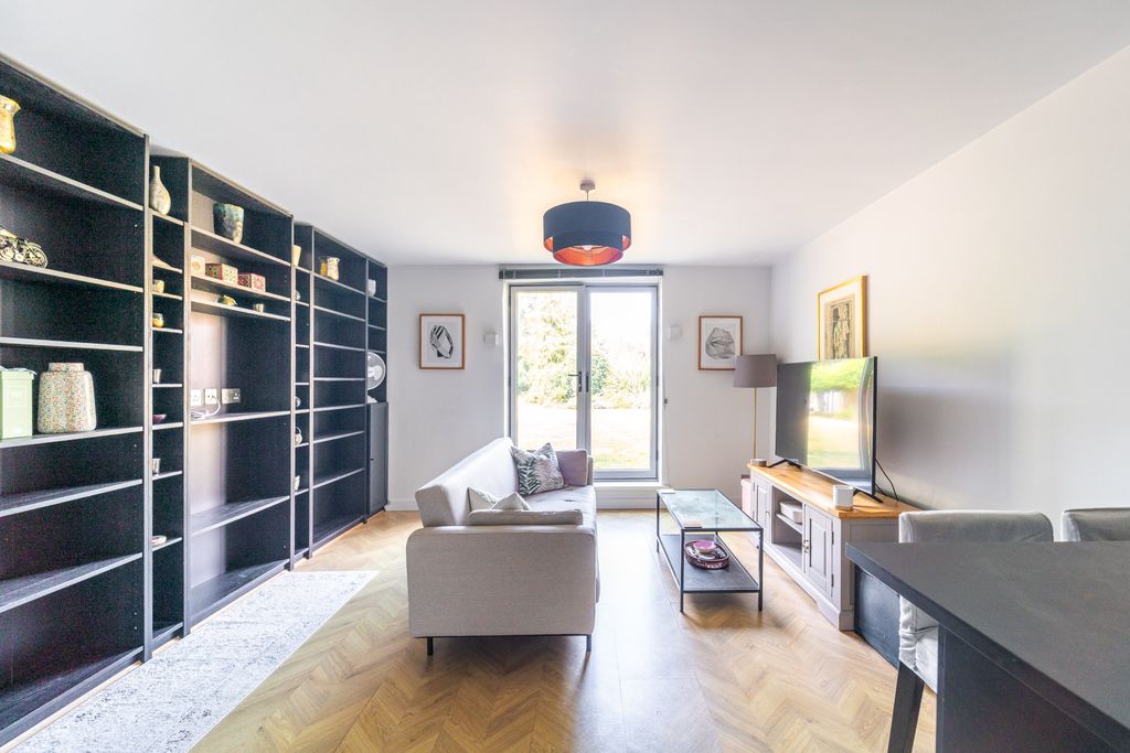 Property photo 2 of 12 Mba04757