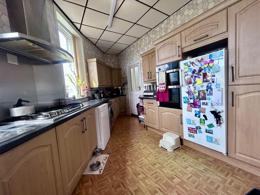 Property photo 3 of 13 Kitchen
