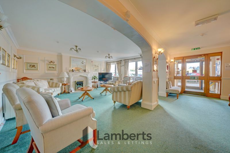 Property photo 3 of 17 Communal Area
