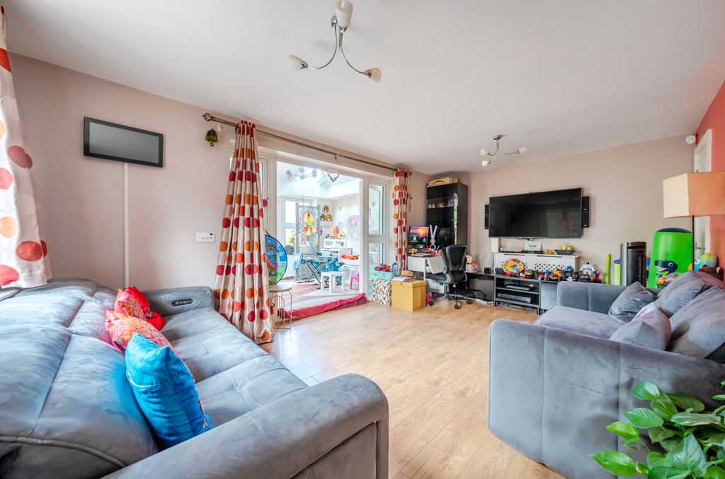 Property photo 2 of 12 19-1350868-19-68c...