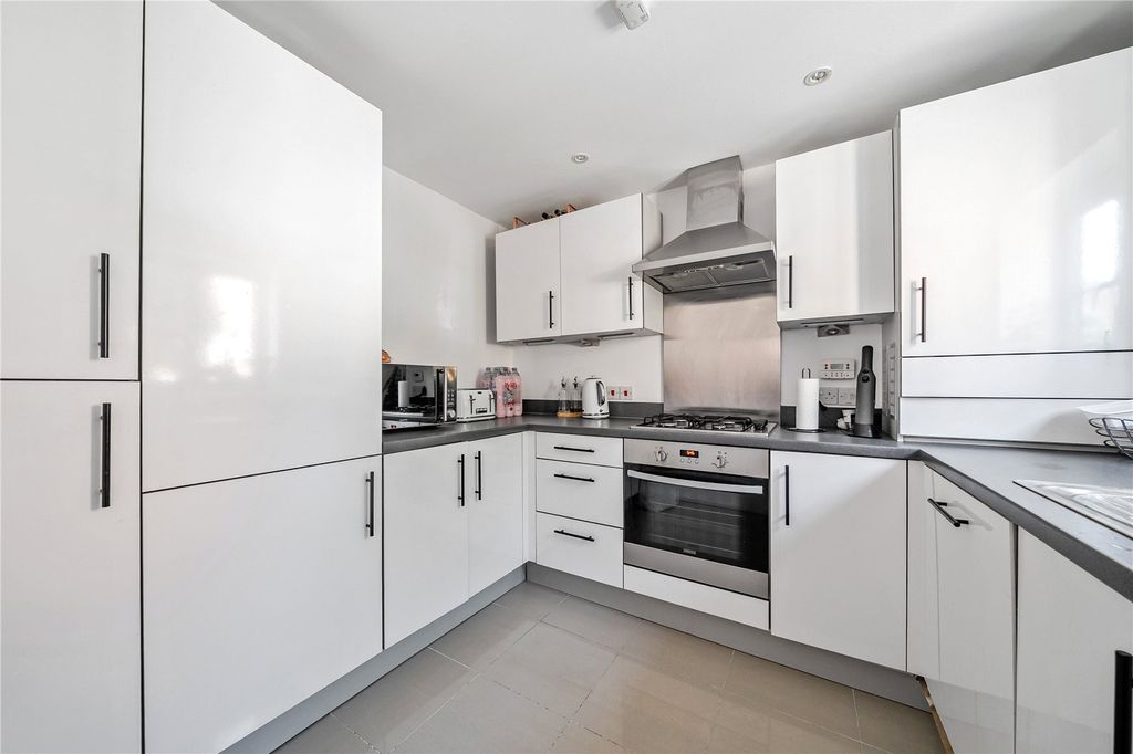 Property photo 2 of 18 Kitchen