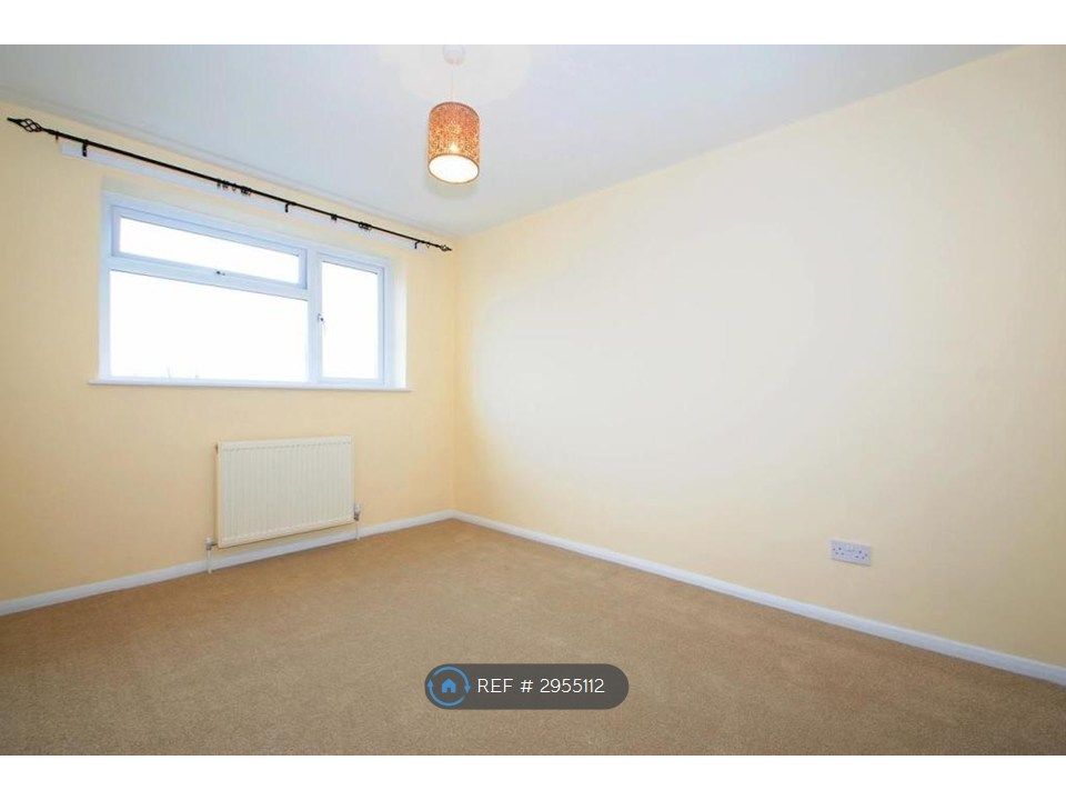 Property photo 2 of 8 Bedroom