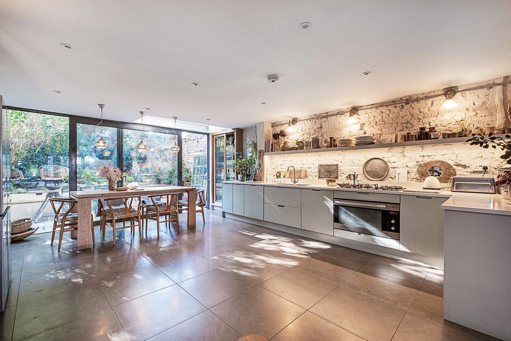 Property photo 2 of 62 Brochure Request