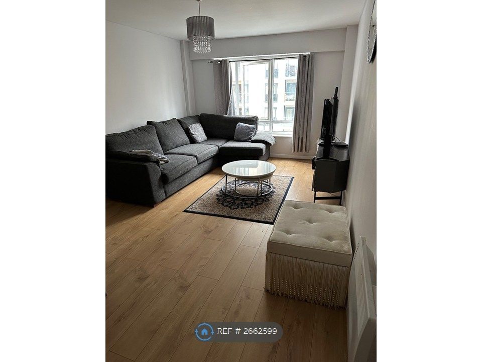 Property photo 1 of 14 Living Room