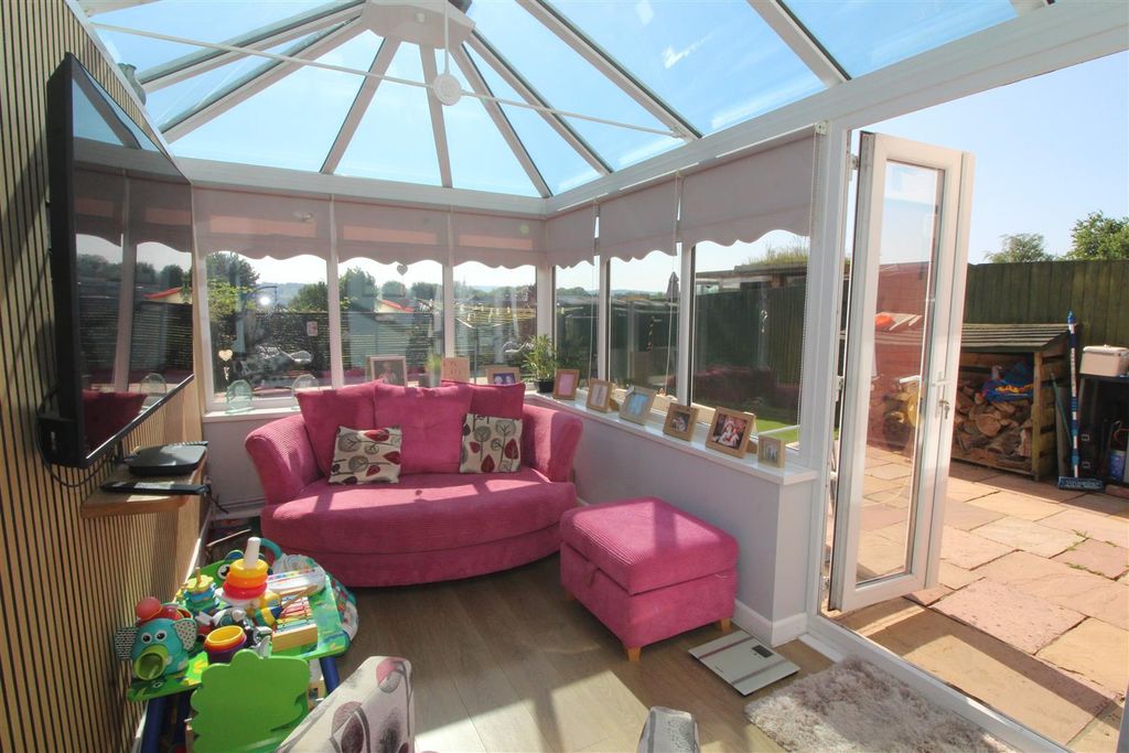 Property photo 2 of 26 Conservatory