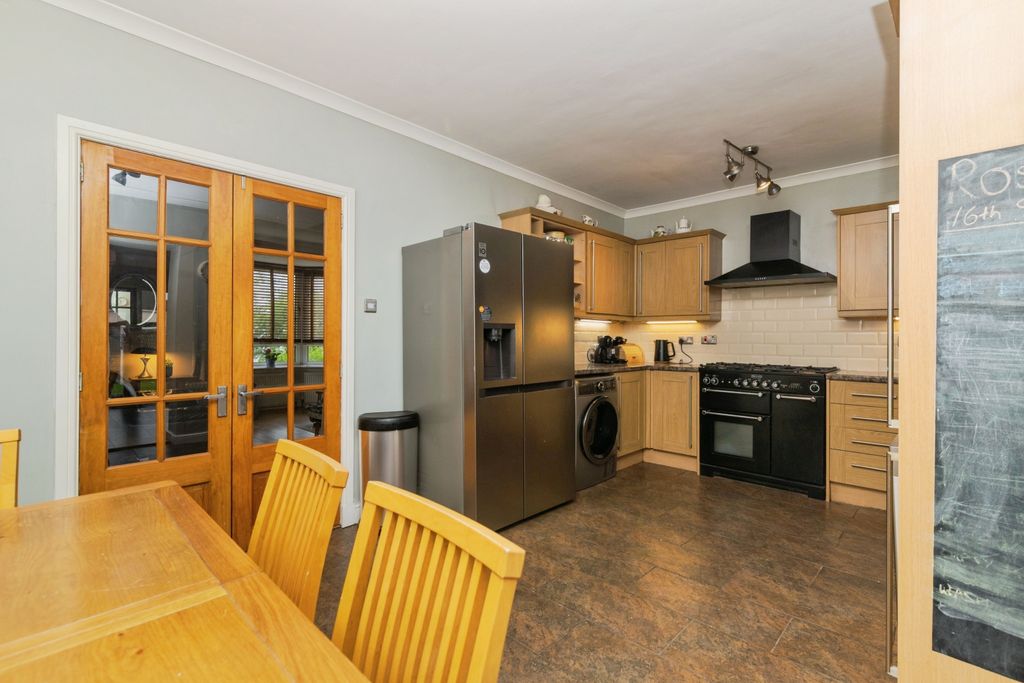 Property photo 3 of 20 Yopam-140Athelstaneroadathelstaneroadglasgowg133Qy-25