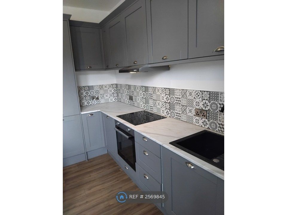 Property photo 2 of 9 Kitchen Area