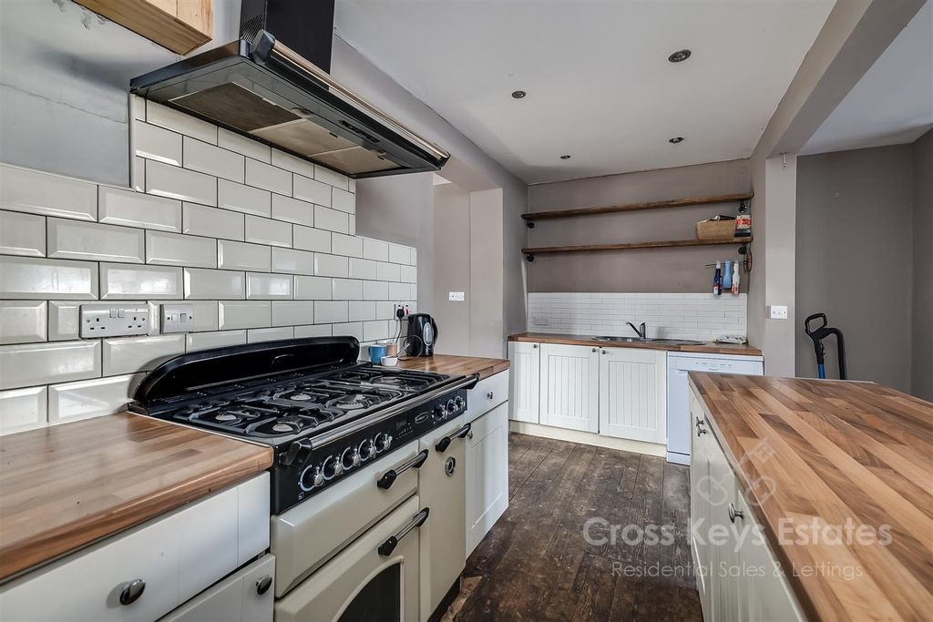 Property photo 3 of 21 Fitted Kitchen