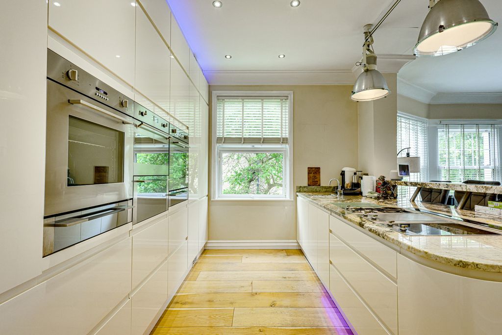 Property photo 2 of 43
