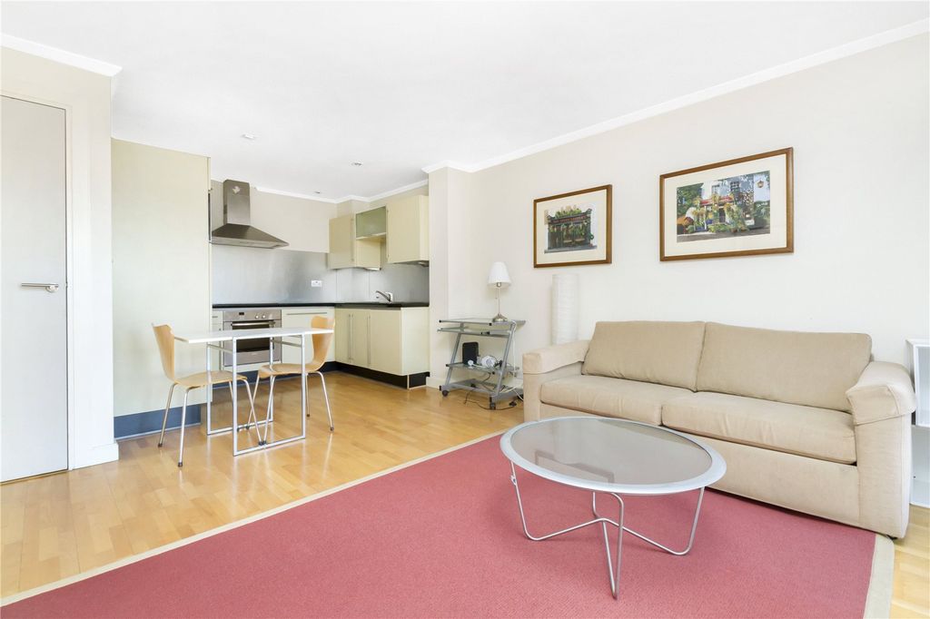 Property photo 2 of 8 Reception/ Kitchen