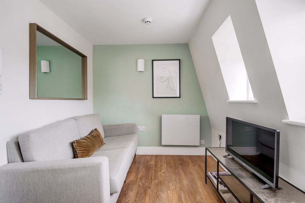 Property photo 3 of 18 5_37_Doughty_Street_05