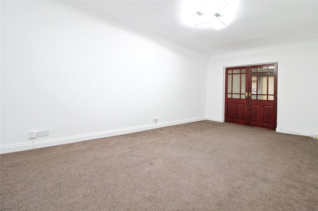 Property photo 2 of 14 Picture No. 15