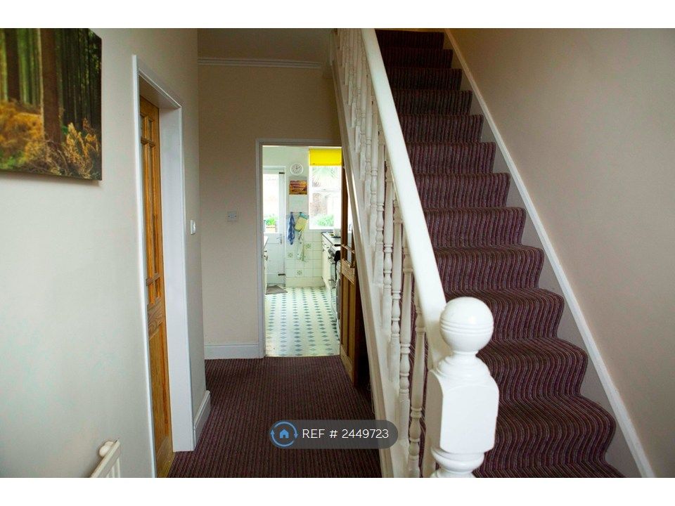 Property photo 2 of 9 Entrance Hall