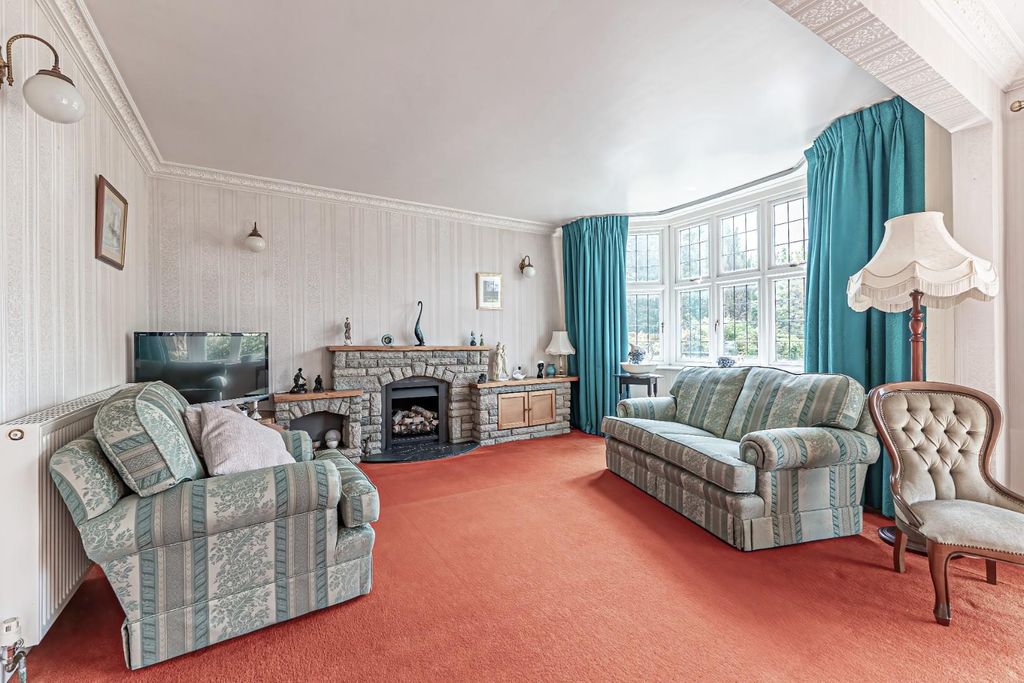 Property photo 2 of 34