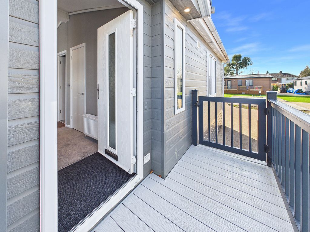 Property photo 3 of 36