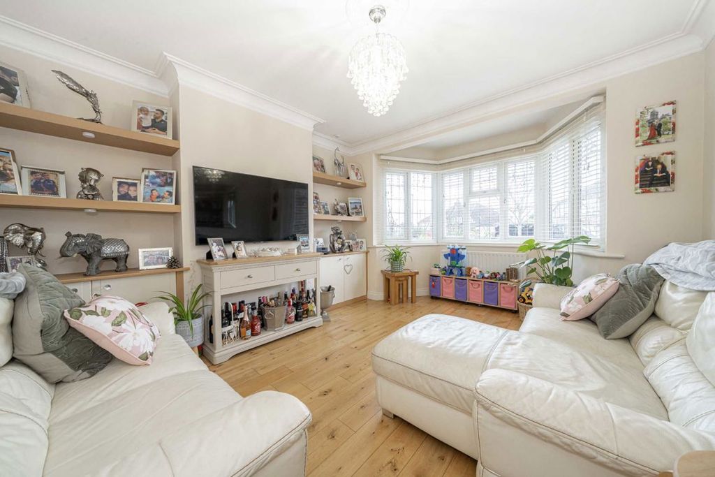 Property photo 2 of 8