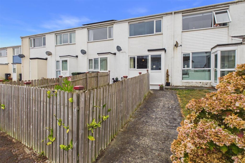 Property photo 1 of 19 Dale Road