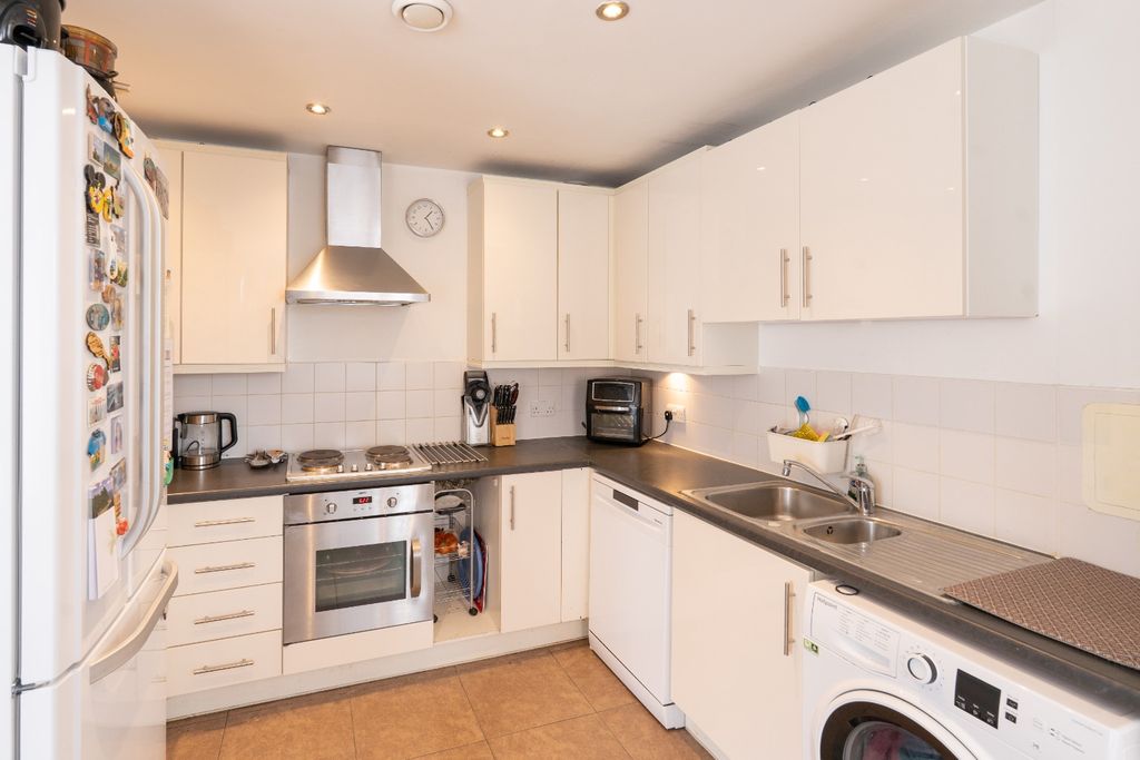 Property photo 2 of 12 4206243
